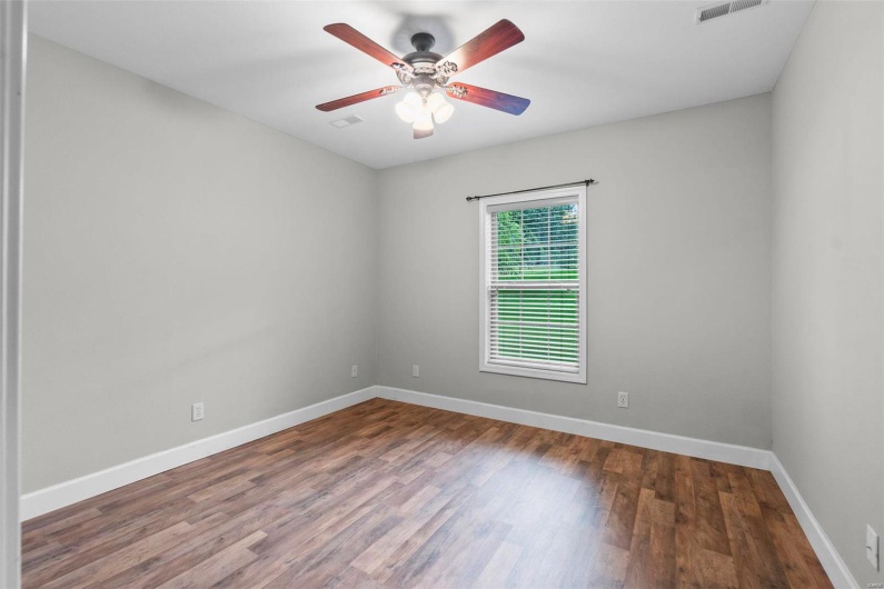 2206 Derbyshire Lane, Cape Girardeau, Missouri 63701, 6 Bedrooms Bedrooms, 10 Rooms Rooms,3 BathroomsBathrooms,Residential,For Sale,Derbyshire,MAR24043116