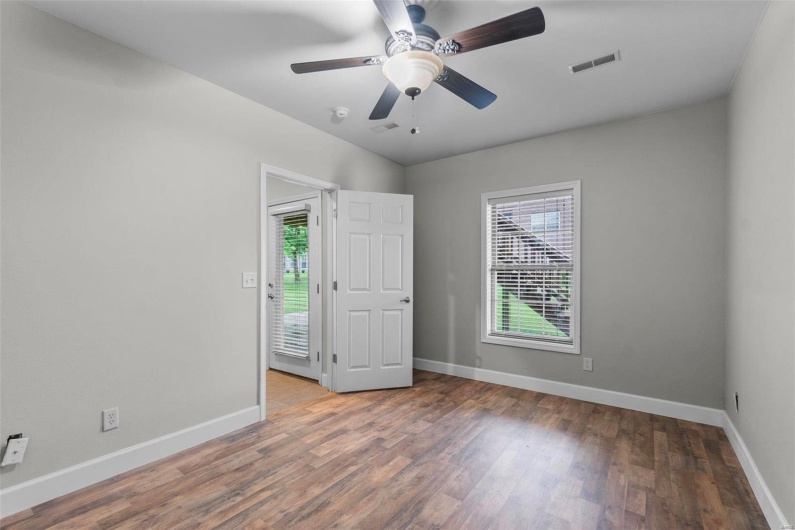 2206 Derbyshire Lane, Cape Girardeau, Missouri 63701, 6 Bedrooms Bedrooms, 10 Rooms Rooms,3 BathroomsBathrooms,Residential,For Sale,Derbyshire,MAR24043116