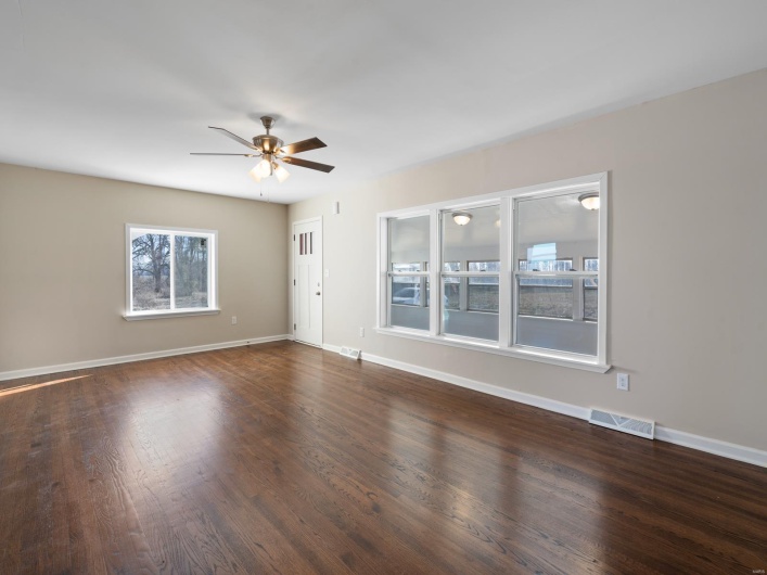 Spare room with dark hardwood / wood-style floors and ceiling fan