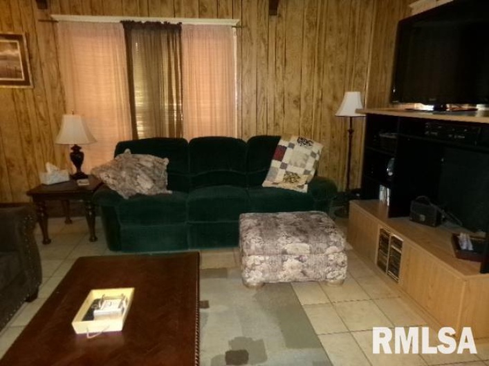 318 WILLIAMS Street, Rosiclare, Illinois 62982, 4 Bedrooms Bedrooms, 0 ,2 BathroomsBathrooms,Residential,For Sale,WILLIAMS,0,RMAEB454960