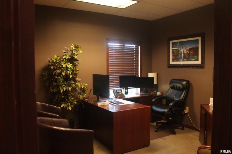 1401 FINANCIAL Drive, Carbondale, Illinois 62901, 0 , 0 ,0,Commercial Sale,For Sale,FINANCIAL,0,RMAEB454950