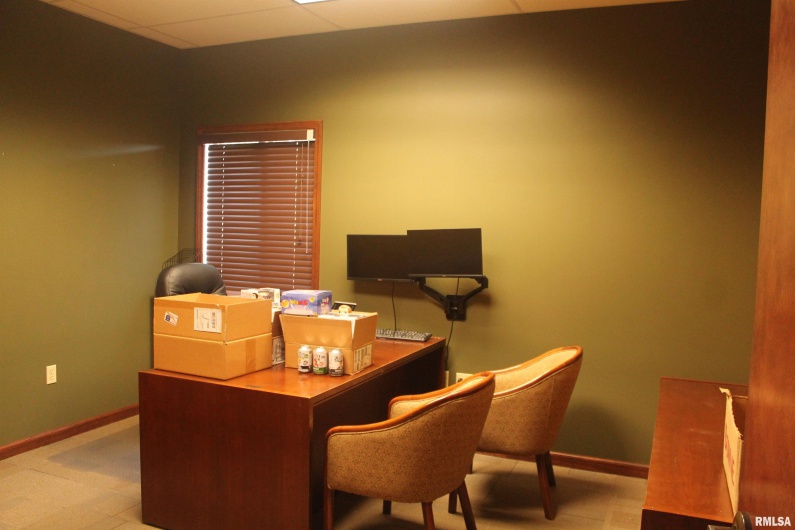 1401 FINANCIAL Drive, Carbondale, Illinois 62901, 0 , 0 ,0,Commercial Sale,For Sale,FINANCIAL,0,RMAEB454950