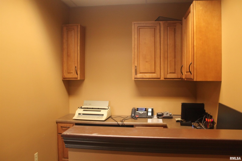 1401 FINANCIAL Drive, Carbondale, Illinois 62901, 0 , 0 ,0,Commercial Sale,For Sale,FINANCIAL,0,RMAEB454950