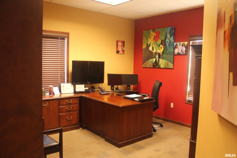 1401 FINANCIAL Drive, Carbondale, Illinois 62901, 0 , 0 ,0,Commercial Sale,For Sale,FINANCIAL,0,RMAEB454950