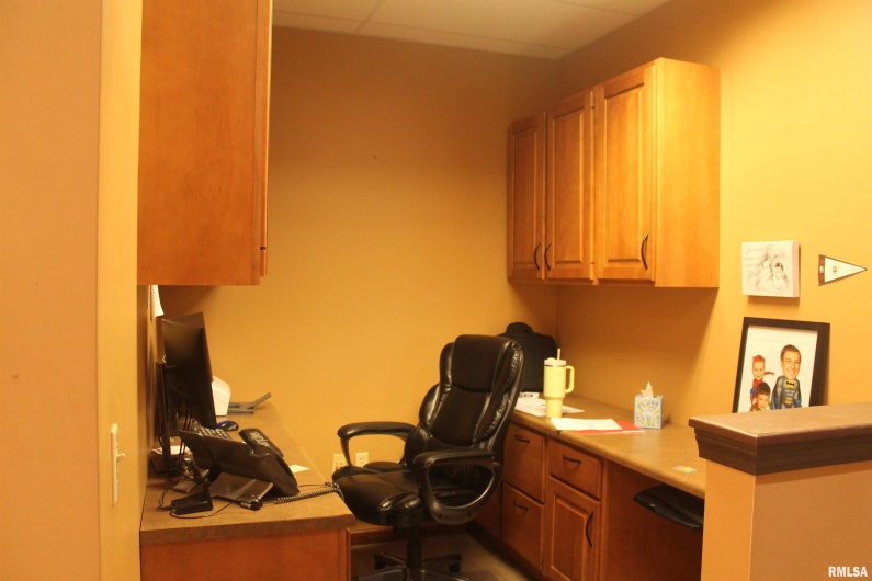1401 FINANCIAL Drive, Carbondale, Illinois 62901, 0 , 0 ,0,Commercial Sale,For Sale,FINANCIAL,0,RMAEB454950
