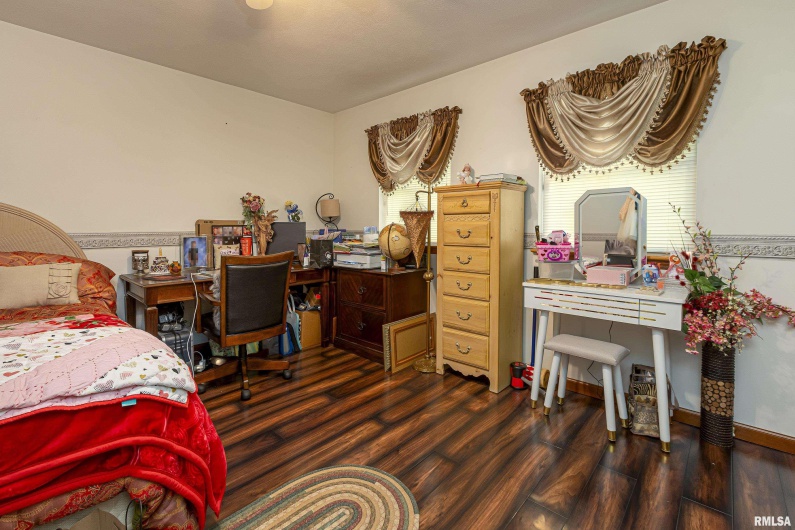2372 LOGAN Street, Murphysboro, Illinois 62966, 4 Bedrooms Bedrooms, 0 ,3 BathroomsBathrooms,Residential,For Sale,LOGAN,0,RMAEB455163