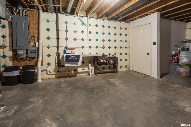 2372 LOGAN Street, Murphysboro, Illinois 62966, 4 Bedrooms Bedrooms, 0 ,3 BathroomsBathrooms,Residential,For Sale,LOGAN,0,RMAEB455163