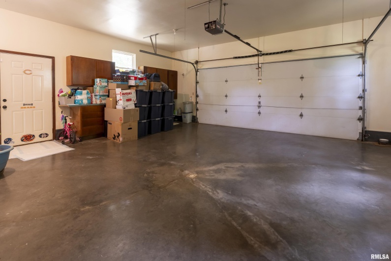2372 LOGAN Street, Murphysboro, Illinois 62966, 4 Bedrooms Bedrooms, 0 ,3 BathroomsBathrooms,Residential,For Sale,LOGAN,0,RMAEB455163
