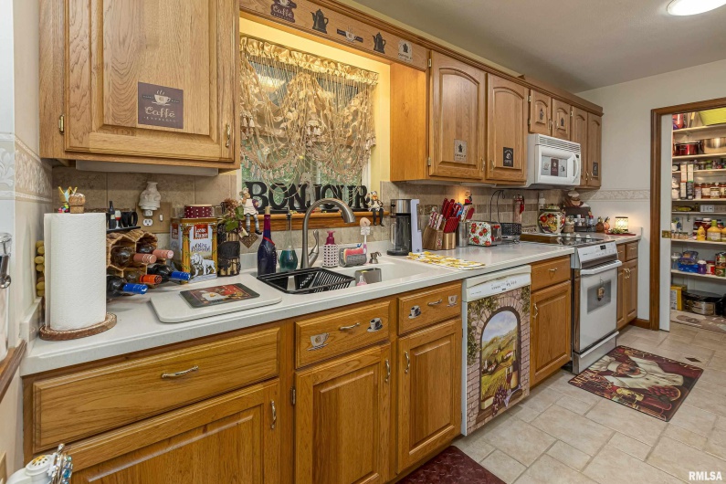 2372 LOGAN Street, Murphysboro, Illinois 62966, 4 Bedrooms Bedrooms, 0 ,3 BathroomsBathrooms,Residential,For Sale,LOGAN,0,RMAEB455163