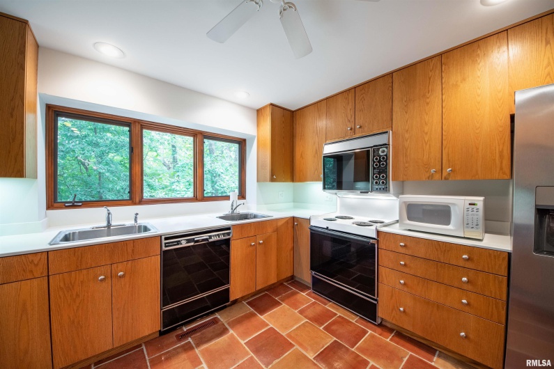 103 Loblolly Lane, Carbondale, Illinois 62902, 3 Bedrooms Bedrooms, 0 ,3 BathroomsBathrooms,Residential,For Sale,Loblolly,0,RMAQC4256173