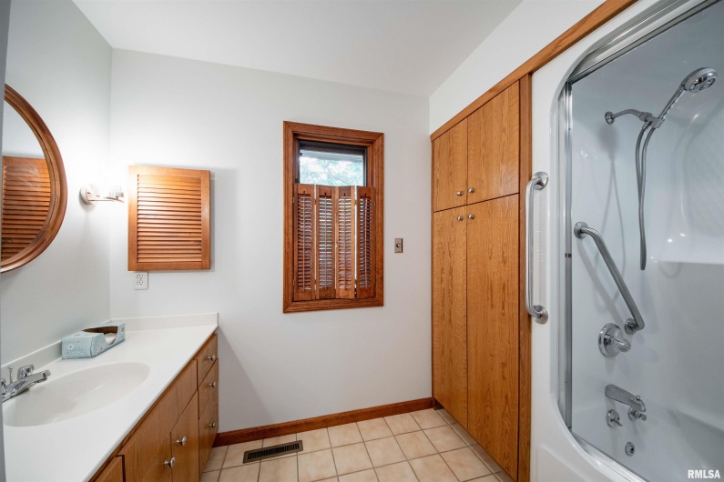 103 Loblolly Lane, Carbondale, Illinois 62902, 3 Bedrooms Bedrooms, 0 ,3 BathroomsBathrooms,Residential,For Sale,Loblolly,0,RMAQC4256173