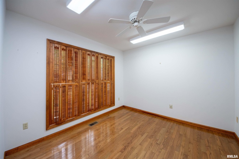 103 Loblolly Lane, Carbondale, Illinois 62902, 3 Bedrooms Bedrooms, 0 ,3 BathroomsBathrooms,Residential,For Sale,Loblolly,0,RMAQC4256173