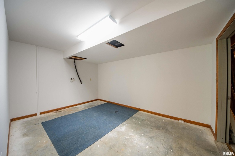 103 Loblolly Lane, Carbondale, Illinois 62902, 3 Bedrooms Bedrooms, 0 ,3 BathroomsBathrooms,Residential,For Sale,Loblolly,0,RMAQC4256173