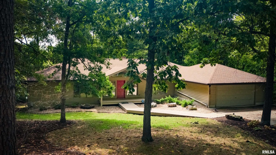 103 Loblolly Lane, Carbondale, Illinois 62902, 3 Bedrooms Bedrooms, 0 ,3 BathroomsBathrooms,Residential,For Sale,Loblolly,0,RMAQC4256173