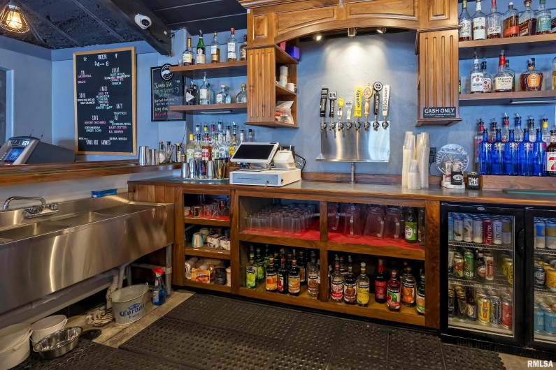 101 MONROE Street, Carbondale, Illinois 62901, 0 , 0 ,0,Commercial Sale,For Sale,MONROE,0,RMAEB455473