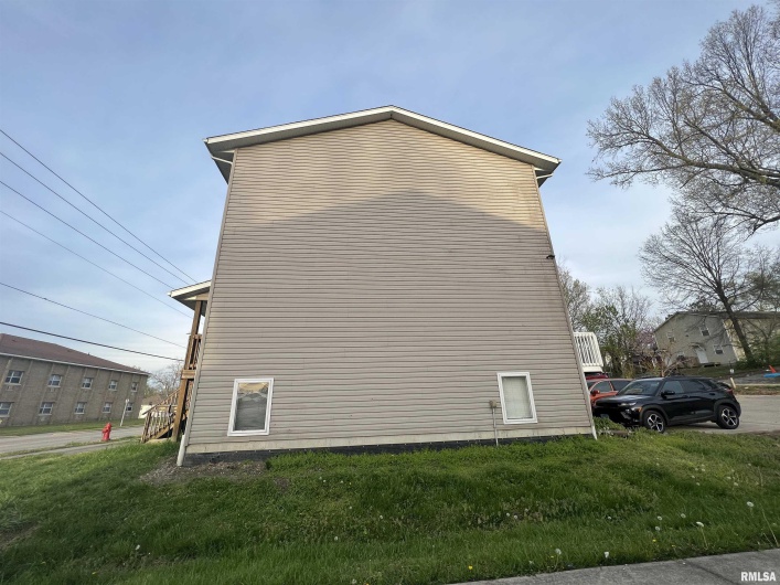 305 & 307 MILL Street, Carbondale, Illinois 62901, 0 , 0 ,0,Residential Income,For Sale,MILL,0,RMAEB455647