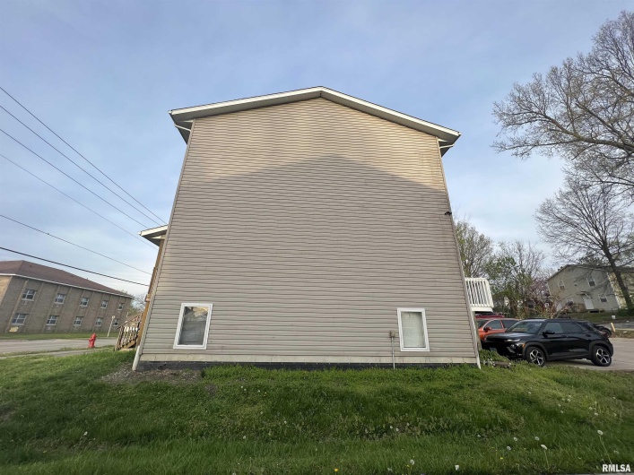 305 & 307 MILL Street, Carbondale, Illinois 62901, 0 , 0 ,0,Residential Income,For Sale,MILL,0,RMAEB455647