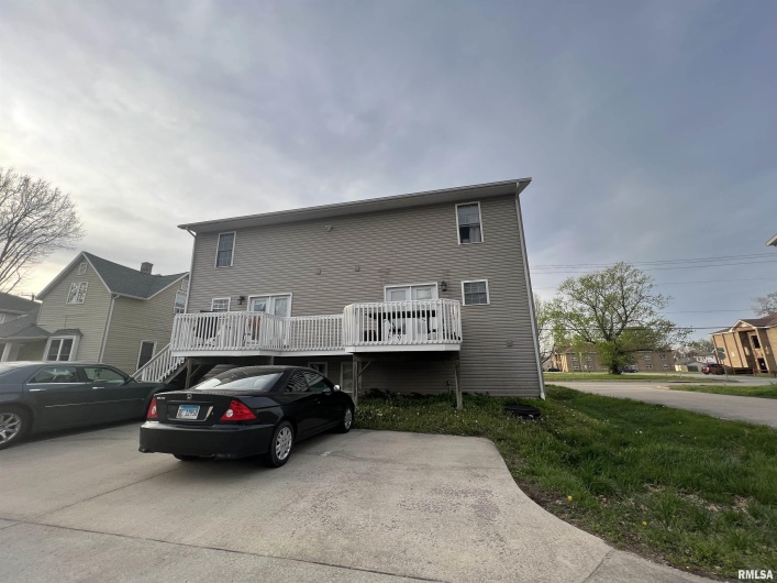 305 & 307 MILL Street, Carbondale, Illinois 62901, 0 , 0 ,0,Residential Income,For Sale,MILL,0,RMAEB455647
