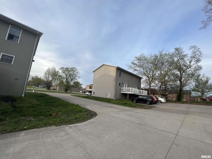 305 & 307 MILL Street, Carbondale, Illinois 62901, 0 , 0 ,0,Residential Income,For Sale,MILL,0,RMAEB455647