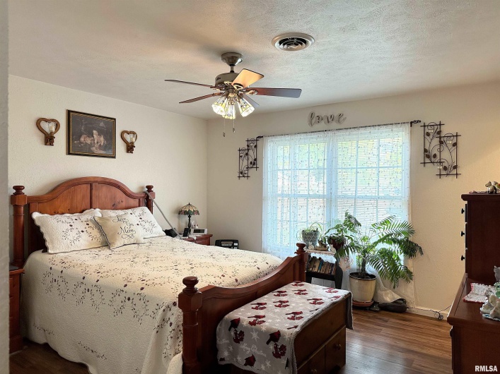 104 TOWNHOUSE Drive, Cambria, Illinois 62915, 3 Bedrooms Bedrooms, 0 ,2 BathroomsBathrooms,Residential,For Sale,TOWNHOUSE,0,RMAEB455685