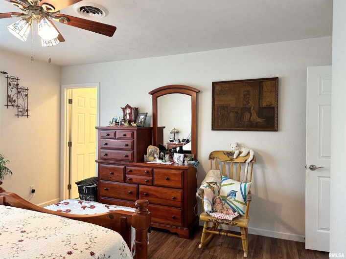 104 TOWNHOUSE Drive, Cambria, Illinois 62915, 3 Bedrooms Bedrooms, 0 ,2 BathroomsBathrooms,Residential,For Sale,TOWNHOUSE,0,RMAEB455685
