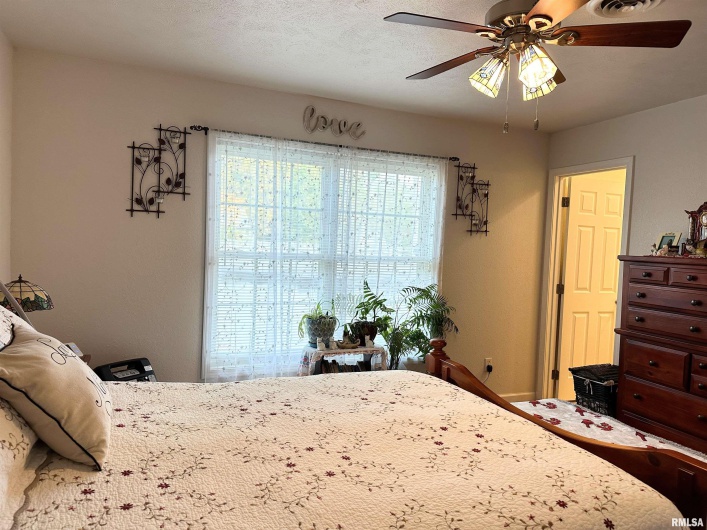 104 TOWNHOUSE Drive, Cambria, Illinois 62915, 3 Bedrooms Bedrooms, 0 ,2 BathroomsBathrooms,Residential,For Sale,TOWNHOUSE,0,RMAEB455685