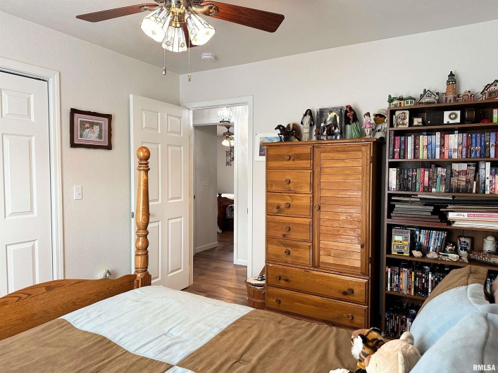 104 TOWNHOUSE Drive, Cambria, Illinois 62915, 3 Bedrooms Bedrooms, 0 ,2 BathroomsBathrooms,Residential,For Sale,TOWNHOUSE,0,RMAEB455685