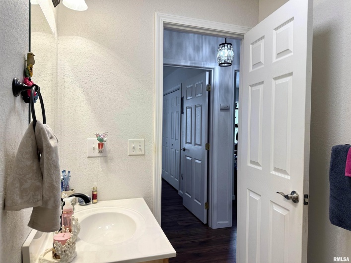 104 TOWNHOUSE Drive, Cambria, Illinois 62915, 3 Bedrooms Bedrooms, 0 ,2 BathroomsBathrooms,Residential,For Sale,TOWNHOUSE,0,RMAEB455685