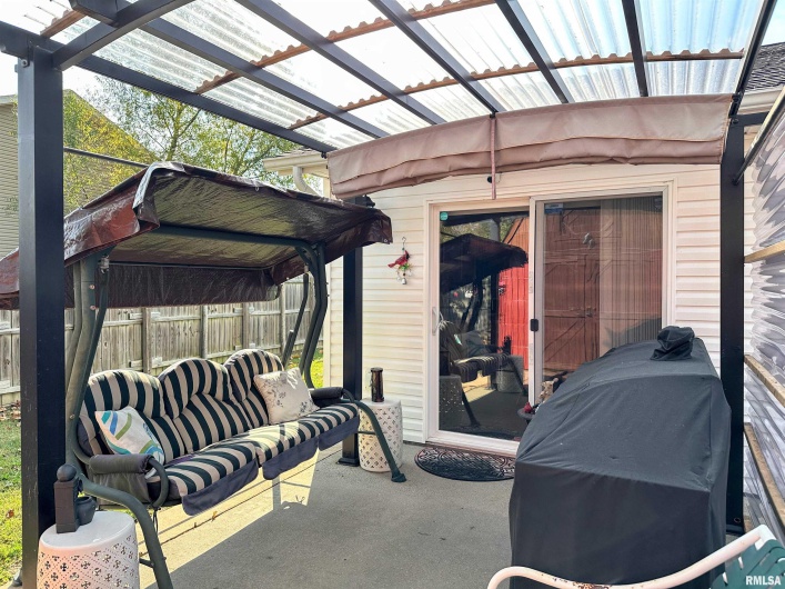 104 TOWNHOUSE Drive, Cambria, Illinois 62915, 3 Bedrooms Bedrooms, 0 ,2 BathroomsBathrooms,Residential,For Sale,TOWNHOUSE,0,RMAEB455685