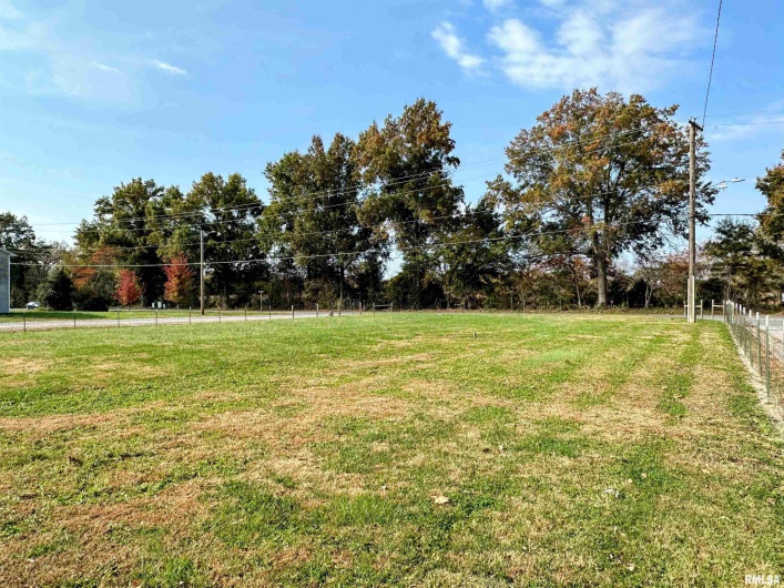 104 TOWNHOUSE Drive, Cambria, Illinois 62915, 3 Bedrooms Bedrooms, 0 ,2 BathroomsBathrooms,Residential,For Sale,TOWNHOUSE,0,RMAEB455685