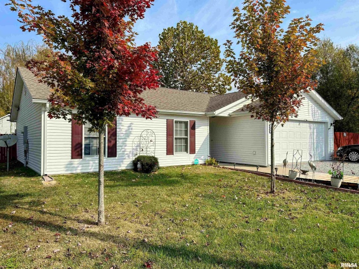 104 TOWNHOUSE Drive, Cambria, Illinois 62915, 3 Bedrooms Bedrooms, 0 ,2 BathroomsBathrooms,Residential,For Sale,TOWNHOUSE,0,RMAEB455685