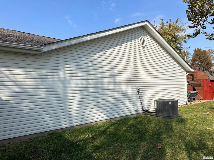 104 TOWNHOUSE Drive, Cambria, Illinois 62915, 3 Bedrooms Bedrooms, 0 ,2 BathroomsBathrooms,Residential,For Sale,TOWNHOUSE,0,RMAEB455685