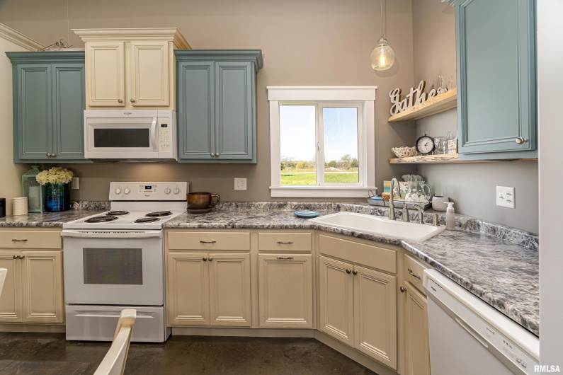 75 Bedrock Ridge, Elkville, Illinois 62932, 3 Bedrooms Bedrooms, 0 ,2 BathroomsBathrooms,Residential,For Sale,Bedrock,0,RMAEB455899