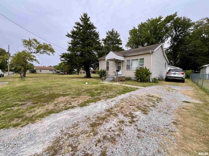 1106 11TH Street, Murphysboro, Illinois 62966, 2 Bedrooms Bedrooms, 0 ,1 BathroomBathrooms,Residential,For Sale,11TH,0,RMAEB455260