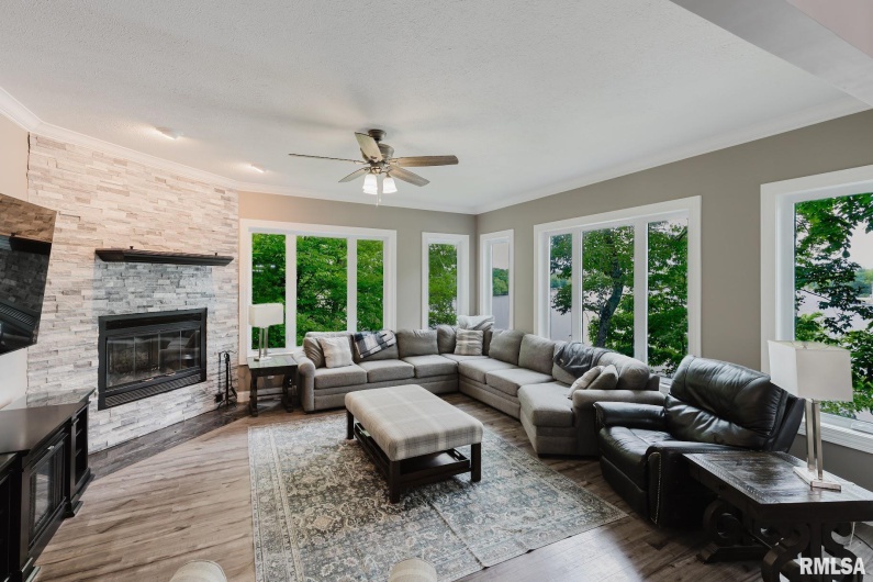 12225 Pebble Point Road, Marion, Illinois 62959, 4 Bedrooms Bedrooms, 0 ,4 BathroomsBathrooms,Residential,For Sale,Pebble Point,0,RMAEB456078