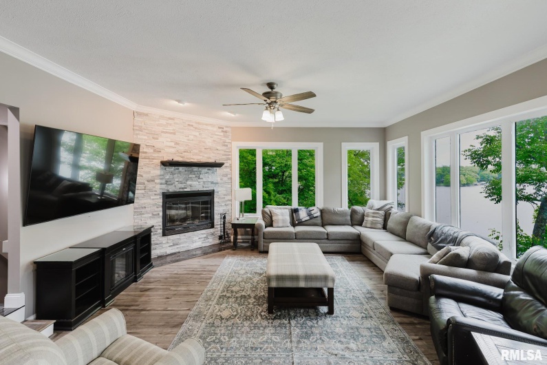12225 Pebble Point Road, Marion, Illinois 62959, 4 Bedrooms Bedrooms, 0 ,4 BathroomsBathrooms,Residential,For Sale,Pebble Point,0,RMAEB456078