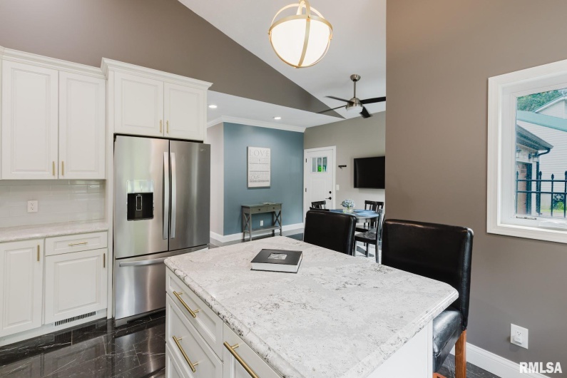 12225 Pebble Point Road, Marion, Illinois 62959, 4 Bedrooms Bedrooms, 0 ,4 BathroomsBathrooms,Residential,For Sale,Pebble Point,0,RMAEB456078