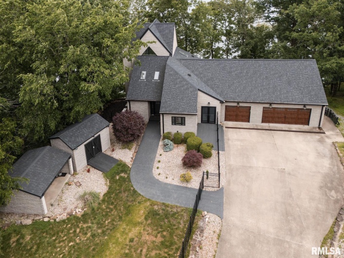 12225 Pebble Point Road, Marion, Illinois 62959, 4 Bedrooms Bedrooms, 0 ,4 BathroomsBathrooms,Residential,For Sale,Pebble Point,0,RMAEB456078