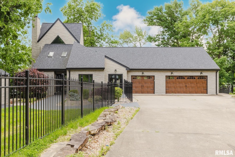 12225 Pebble Point Road, Marion, Illinois 62959, 4 Bedrooms Bedrooms, 0 ,4 BathroomsBathrooms,Residential,For Sale,Pebble Point,0,RMAEB456078