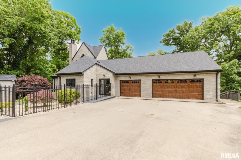 12225 Pebble Point Road, Marion, Illinois 62959, 4 Bedrooms Bedrooms, 0 ,4 BathroomsBathrooms,Residential,For Sale,Pebble Point,0,RMAEB456078