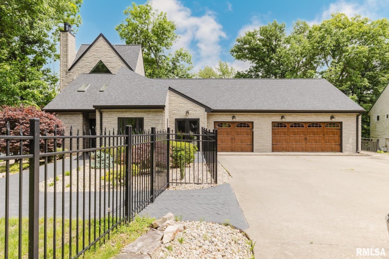 12225 Pebble Point Road, Marion, Illinois 62959, 4 Bedrooms Bedrooms, 0 ,4 BathroomsBathrooms,Residential,For Sale,Pebble Point,0,RMAEB456078