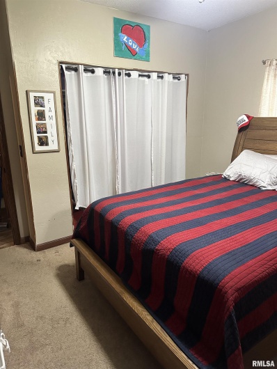 307 PINE Street, DeSoto, Illinois 62924, 3 Bedrooms Bedrooms, 0 ,2 BathroomsBathrooms,Residential,For Sale,PINE,0,RMAEB456097
