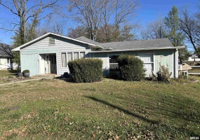 307 PINE Street, DeSoto, Illinois 62924, 3 Bedrooms Bedrooms, 0 ,2 BathroomsBathrooms,Residential,For Sale,PINE,0,RMAEB456097