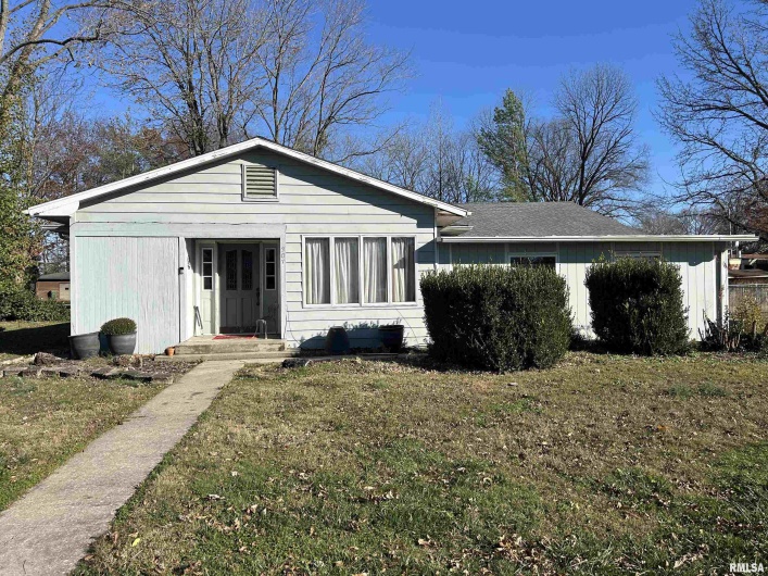 307 PINE Street, DeSoto, Illinois 62924, 3 Bedrooms Bedrooms, 0 ,2 BathroomsBathrooms,Residential,For Sale,PINE,0,RMAEB456097