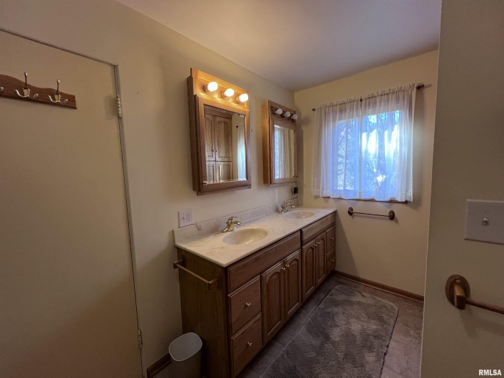 88 DAKOTA Road, Carbondale, Illinois 62902, 3 Bedrooms Bedrooms, 0 ,3 BathroomsBathrooms,Residential,For Sale,DAKOTA,0,RMAEB456205