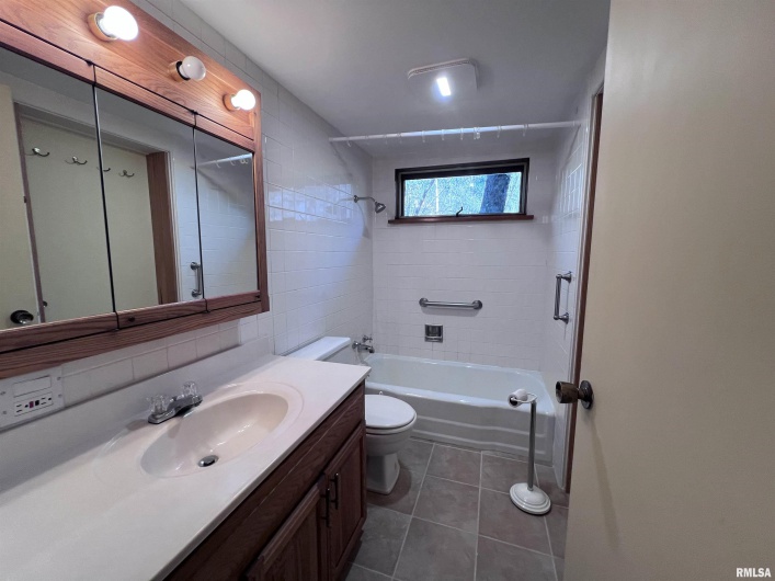 88 DAKOTA Road, Carbondale, Illinois 62902, 3 Bedrooms Bedrooms, 0 ,3 BathroomsBathrooms,Residential,For Sale,DAKOTA,0,RMAEB456205
