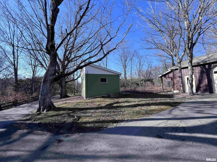 88 DAKOTA Road, Carbondale, Illinois 62902, 3 Bedrooms Bedrooms, 0 ,3 BathroomsBathrooms,Residential,For Sale,DAKOTA,0,RMAEB456205