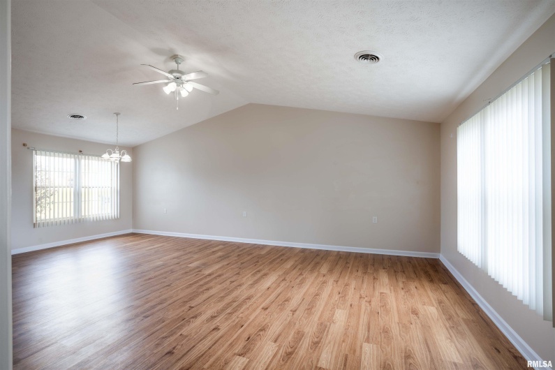 1500 APACHE Drive, Marion, Illinois 62959, 3 Bedrooms Bedrooms, 0 ,2 BathroomsBathrooms,Residential,For Sale,APACHE,0,RMAEB455123