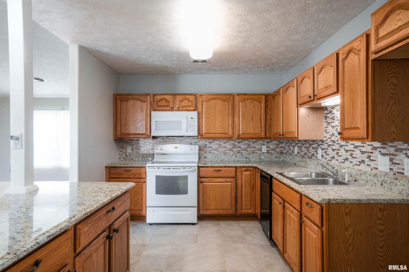 1500 APACHE Drive, Marion, Illinois 62959, 3 Bedrooms Bedrooms, 0 ,2 BathroomsBathrooms,Residential,For Sale,APACHE,0,RMAEB455123