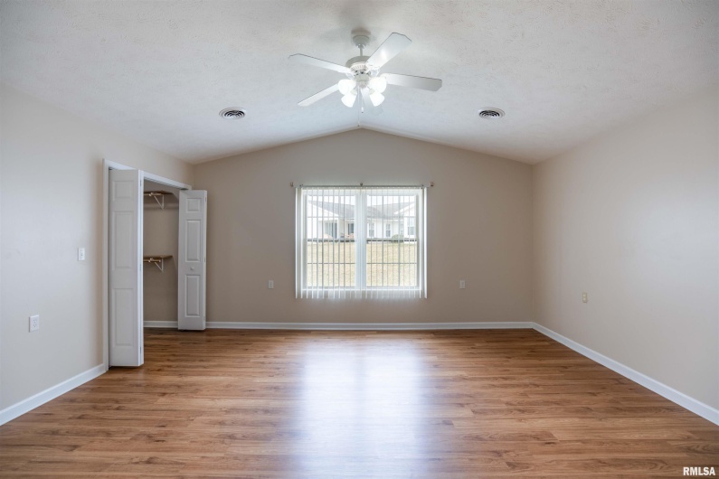 1500 APACHE Drive, Marion, Illinois 62959, 3 Bedrooms Bedrooms, 0 ,2 BathroomsBathrooms,Residential,For Sale,APACHE,0,RMAEB455123